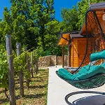Wine Garden House Dom wakacyjny *